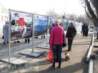 В Феодосии открылась выставка про строительство Крымского моста.