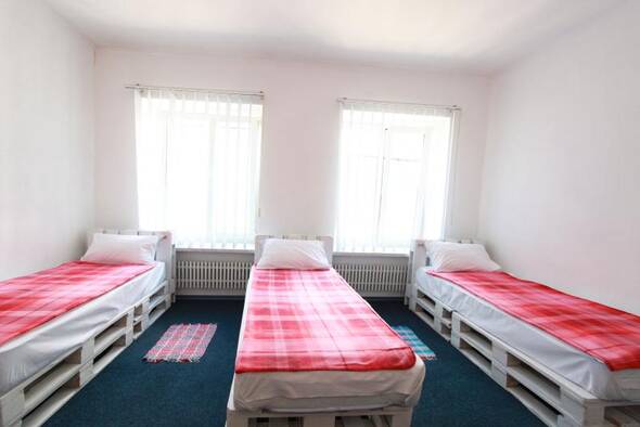 Кровать в общем 3-х местном номере - Motion hostel / Моушн Хостел
