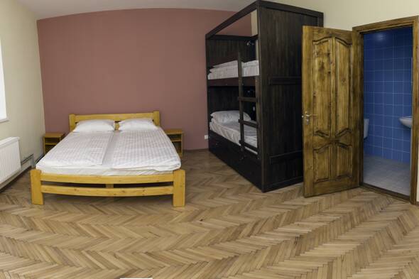 4-місний, Приватний З санвузлом - DREAM Hostel Carpathians Rakhiv