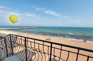 Гостиница Золотой пляж недорого номера в эллинге на берегу моря Феодосия