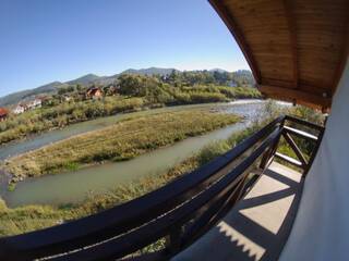 вид на реку Прут с балкона