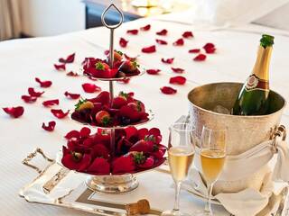 Отель  Sinfonia Del Mare приглашает отпраздновать День Влюбленных в роскошных номерах в центре Одессы!