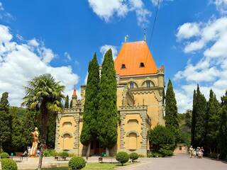 Дворец княгини Гагариной в парке Утеса