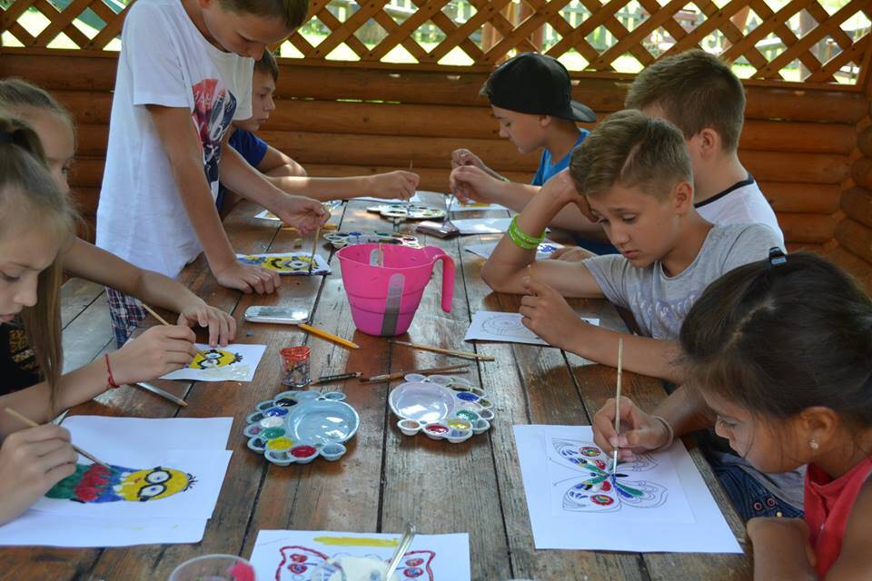Дом творчества лагерь. Творчество в лагере для детей. Детский творческий лагерь. День творчества у детей в лагере. Художественный лагерь.